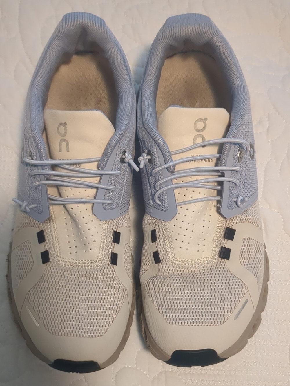 On Running Cloud 5 Sneakers
